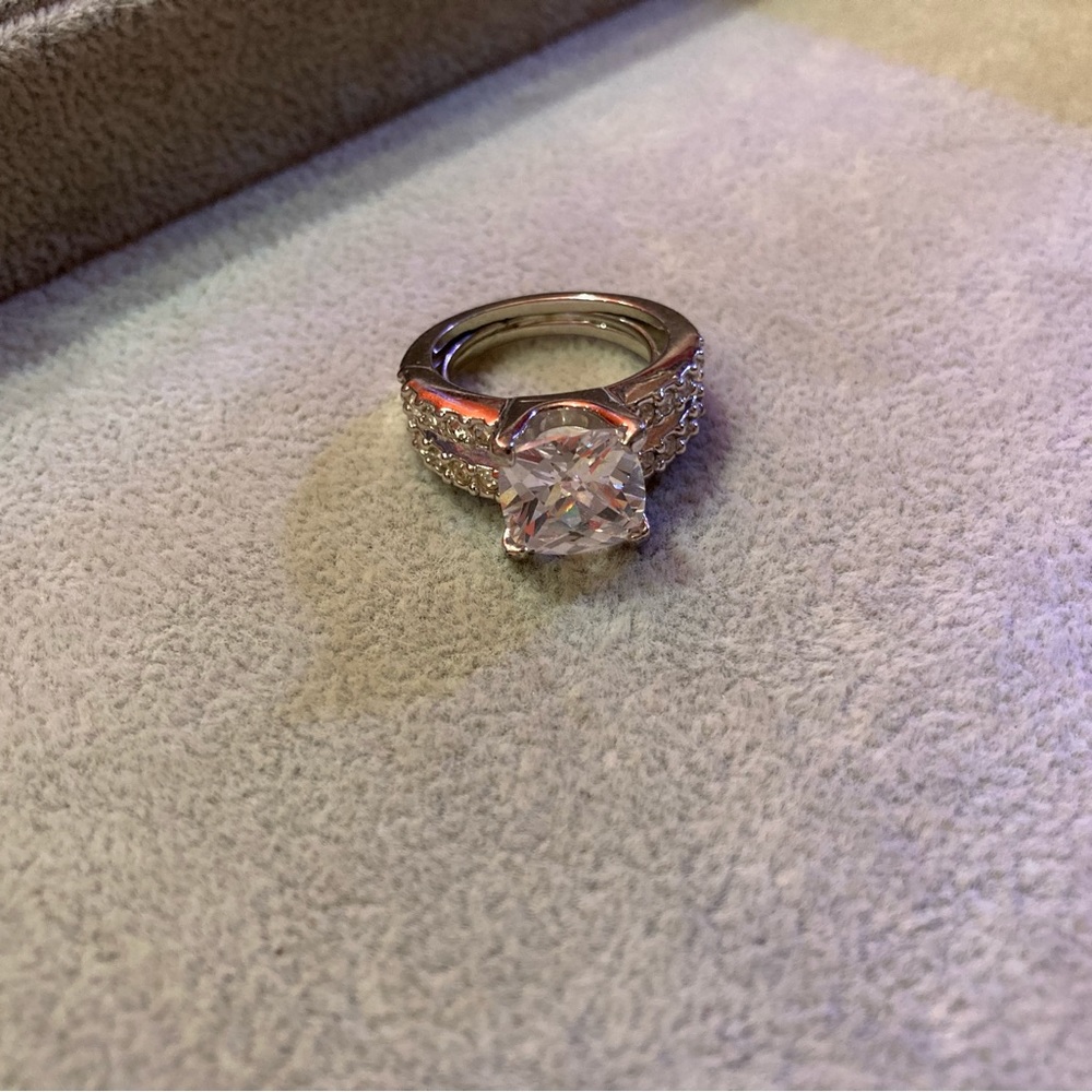 Chunky Ring 💍 - Picture 3 of 3